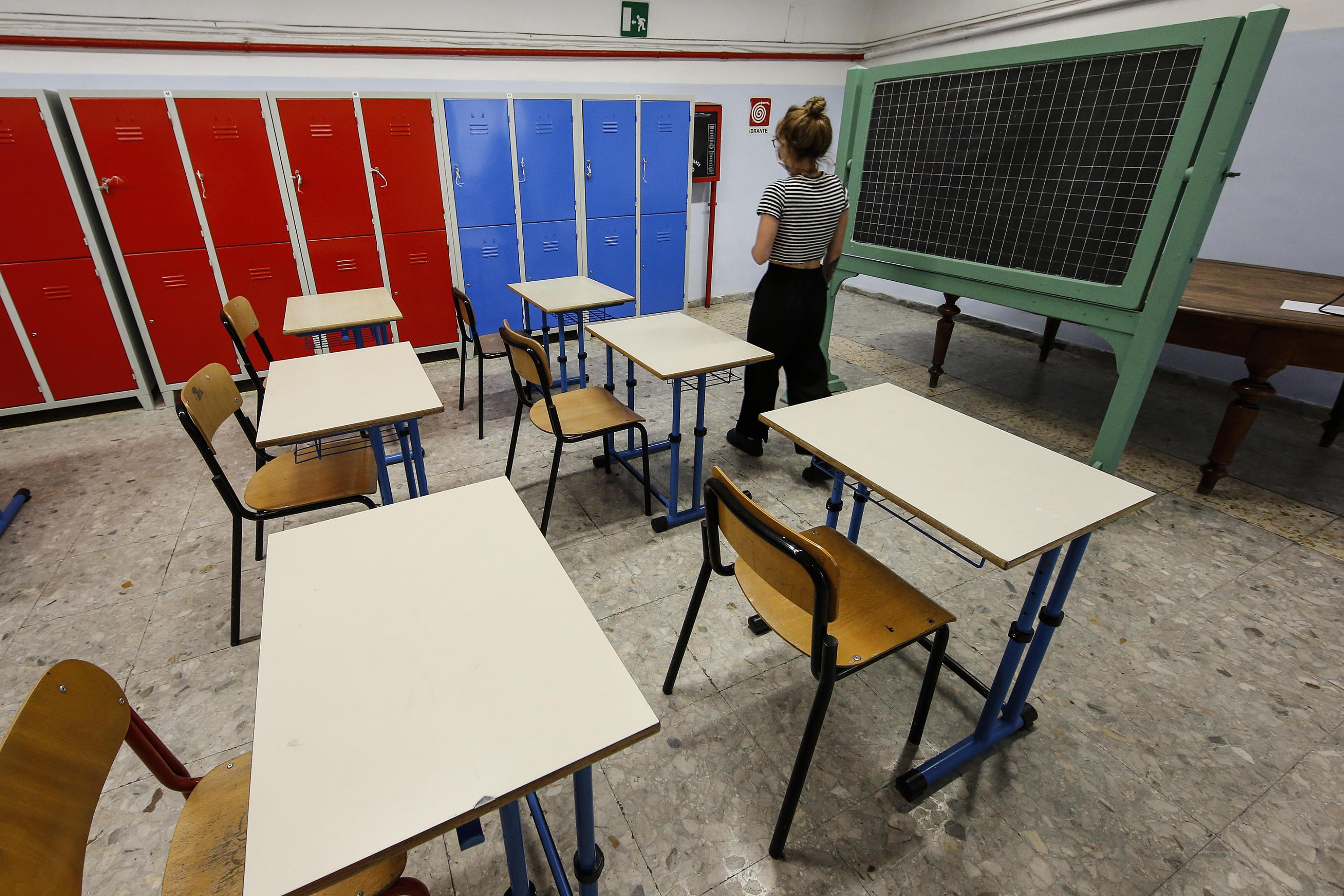 Insegnante senza mascherina a Irgoli: multato 