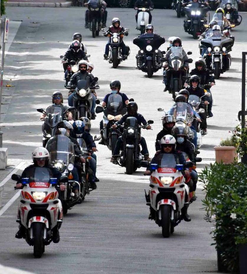Un corteo di moto Guzzi per salutare il Ricciulin 