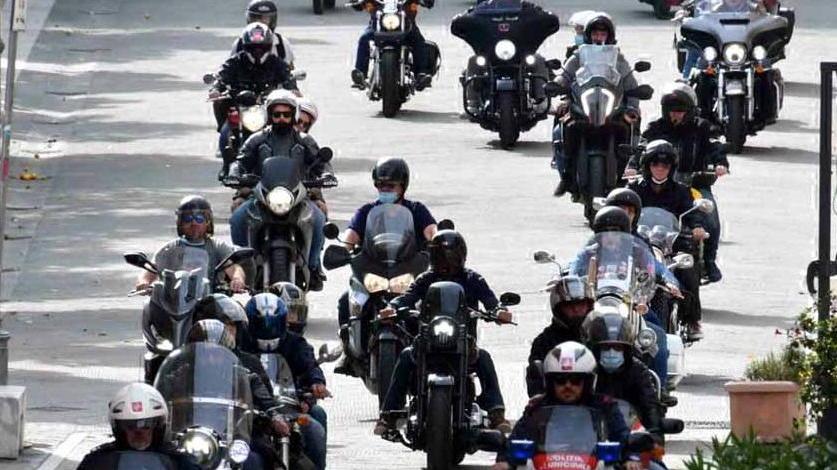 Un corteo di moto Guzzi per salutare il Ricciulin