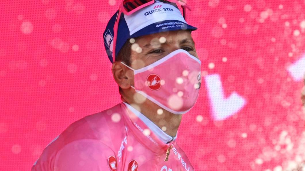 Biciclette o scooter? La tappa più veloce della storia del Giro va al solito Demare