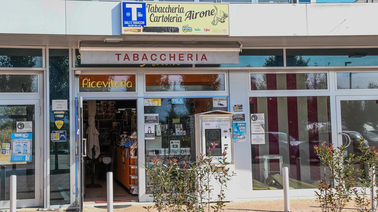 La banda del buco svaligia tabaccheria a Lammari