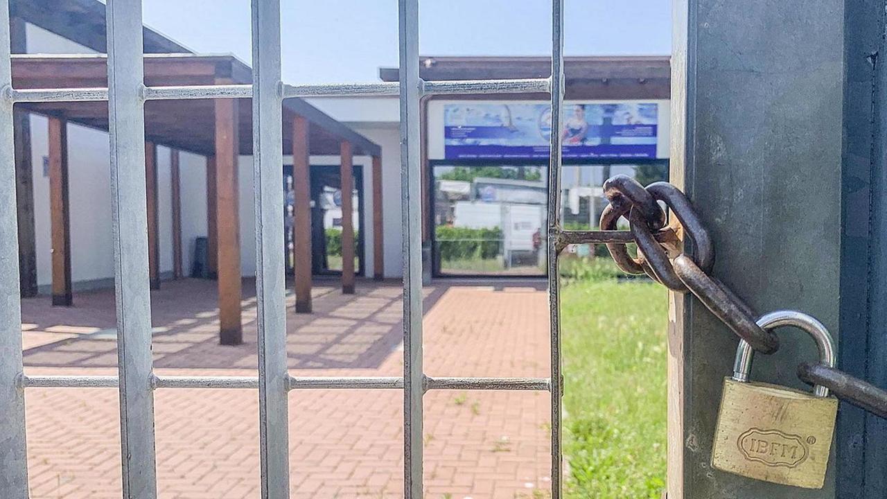 Piscine, la riapertura può slittare «C’è un intoppo, ecco cosa manca»