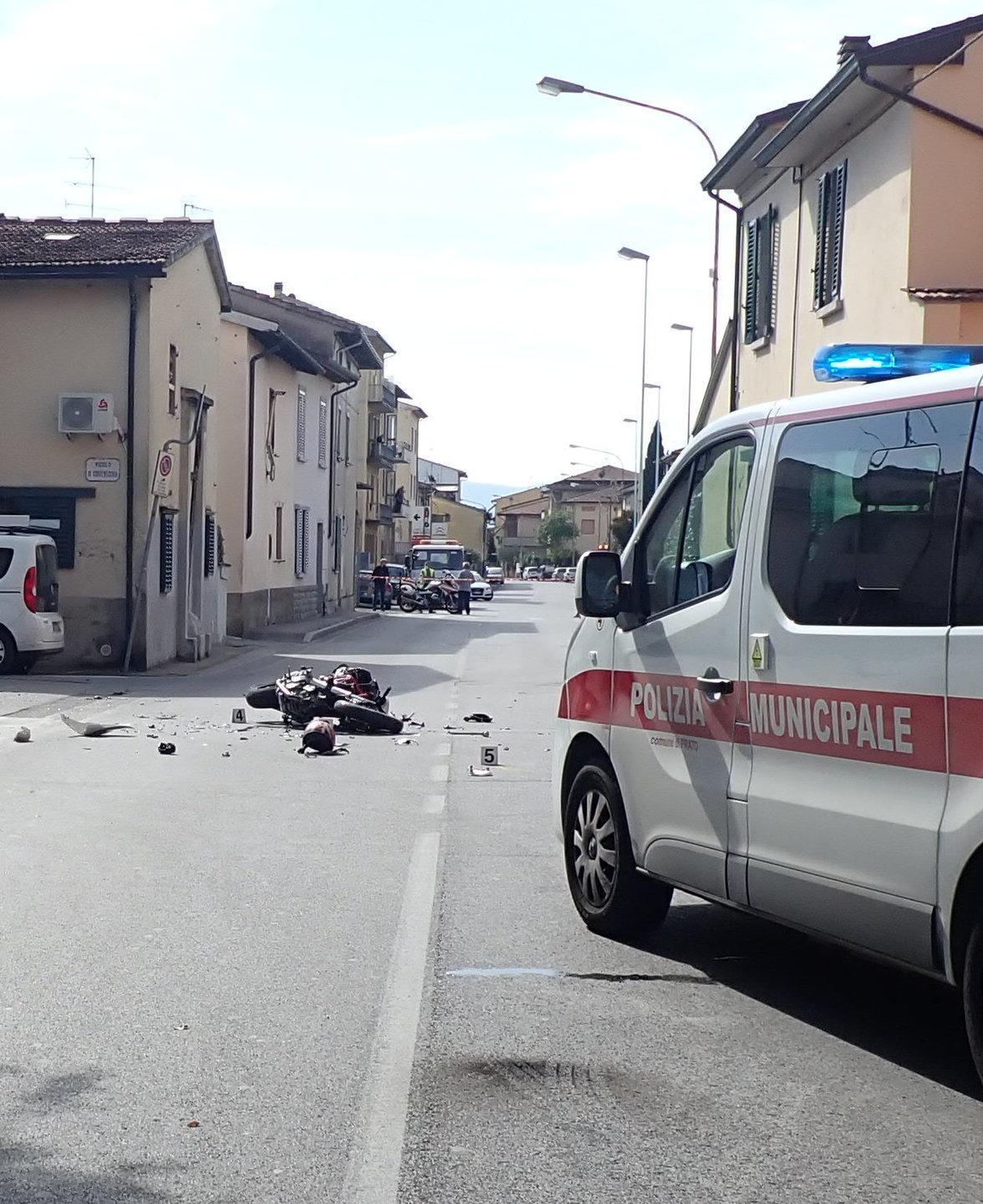 In moto contro l’auto Gravissimo un giovane