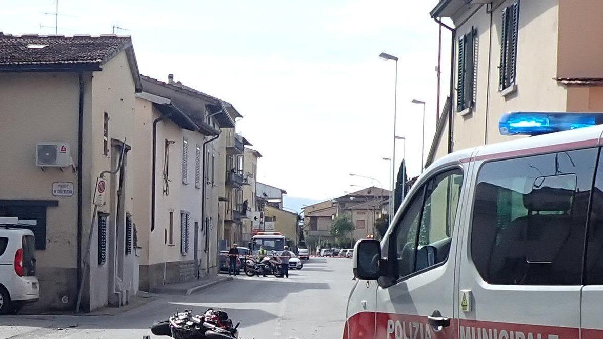 In moto contro l’auto Gravissimo un giovane