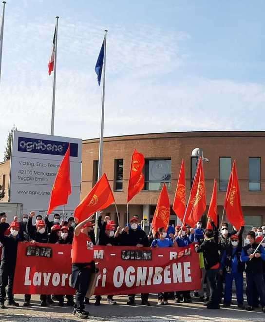 Braccia incrociate in tutta la provincia per ottomila metalmeccanici reggiani 
