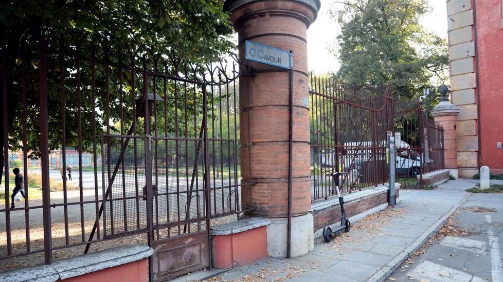 Giardini, catenaccio chiude “passaggio segreto”