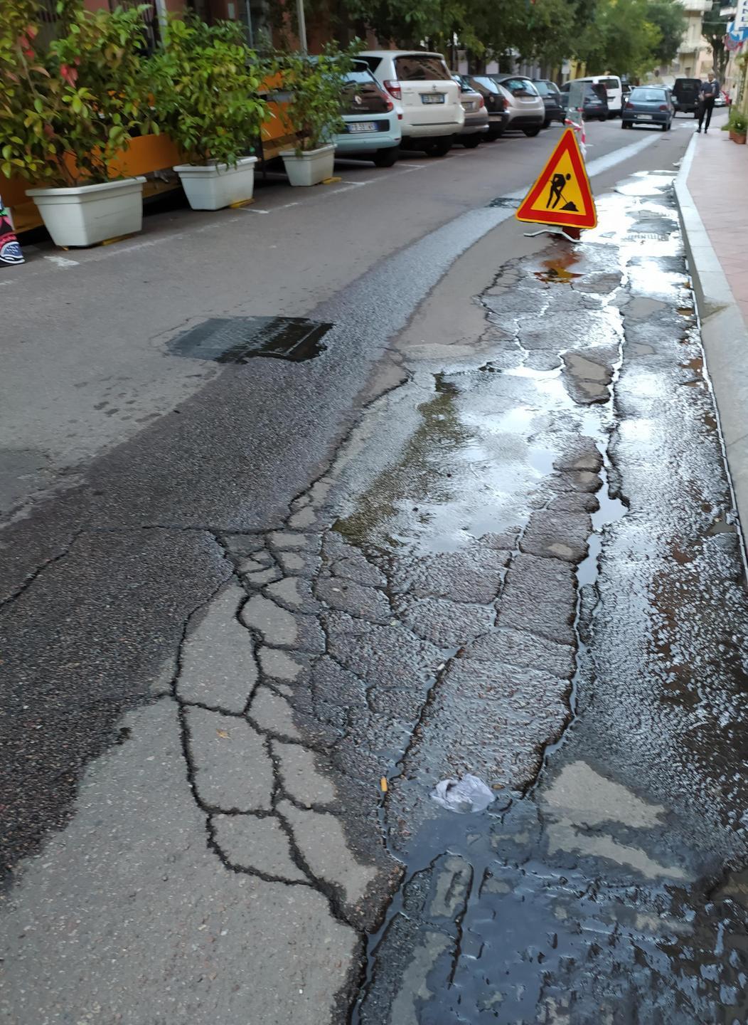 Copiosa perdita d’acqua nel corso Umberto