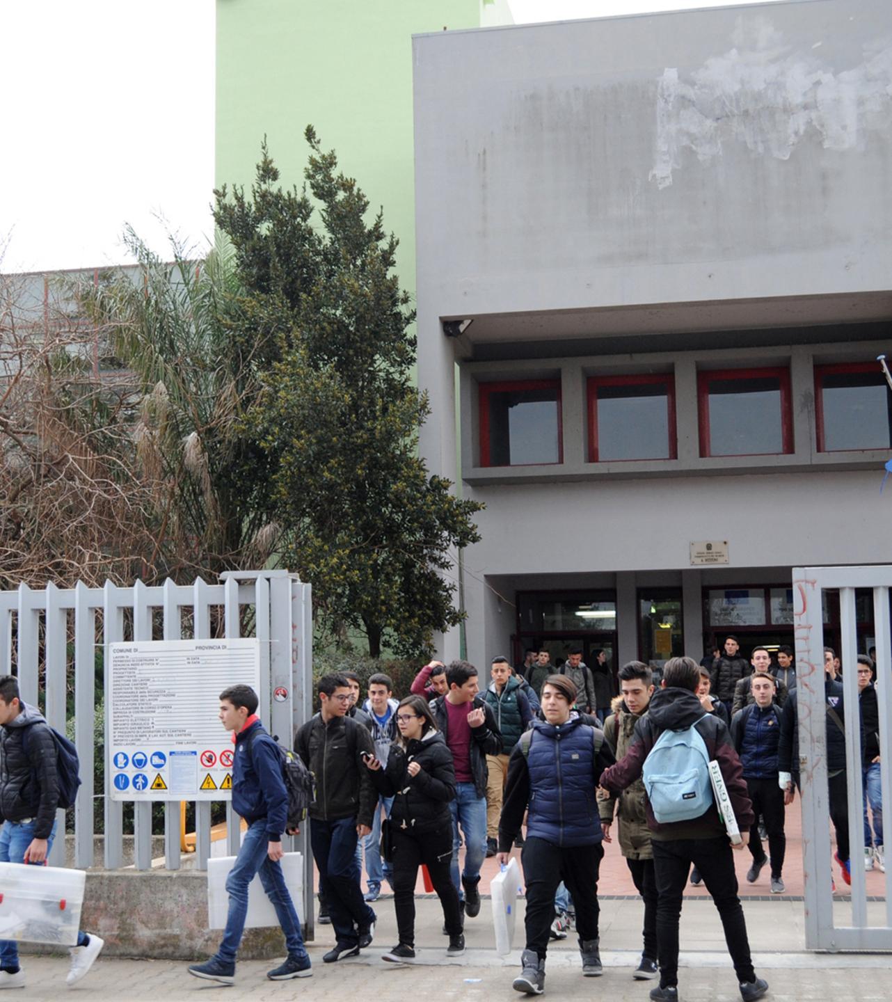Il Comune al “Deffenu”: pronte 6 aule fino a Natale 