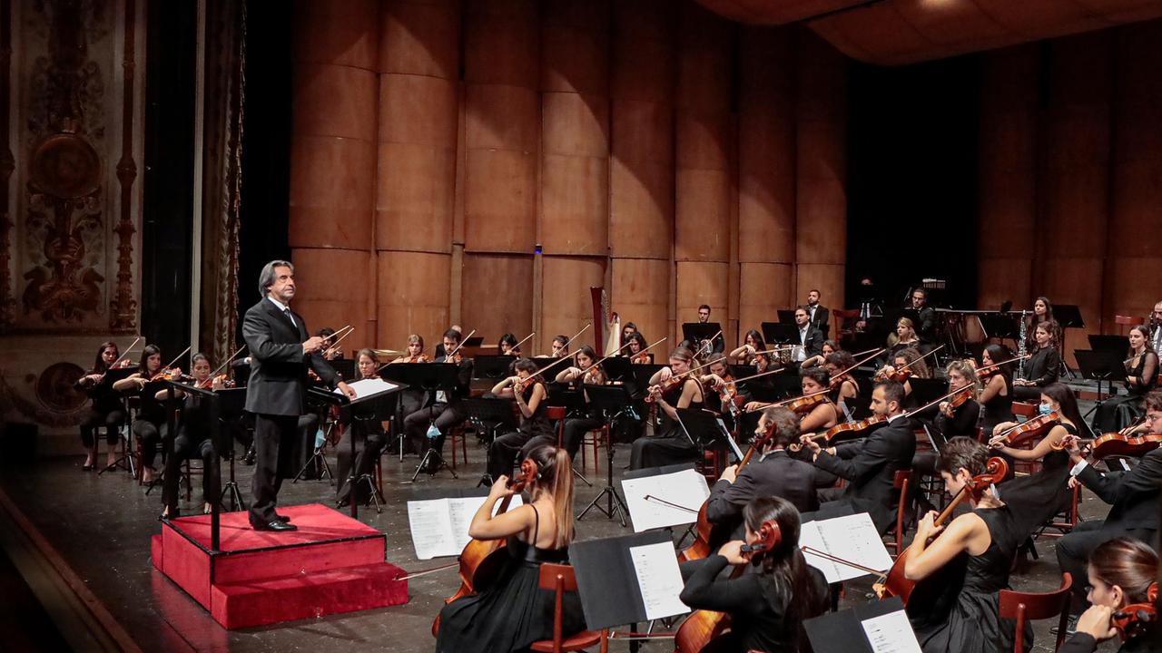 Riccardo Muti e l'orchestra giovanile Cherubini all'Abbado di Ferrara / Foto Marco Caselli Nirmal