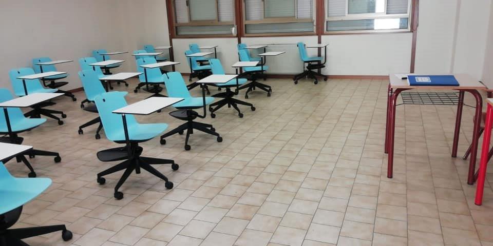 Al liceo Fermi di Cecina sono arrivati i banchi anti Covid 