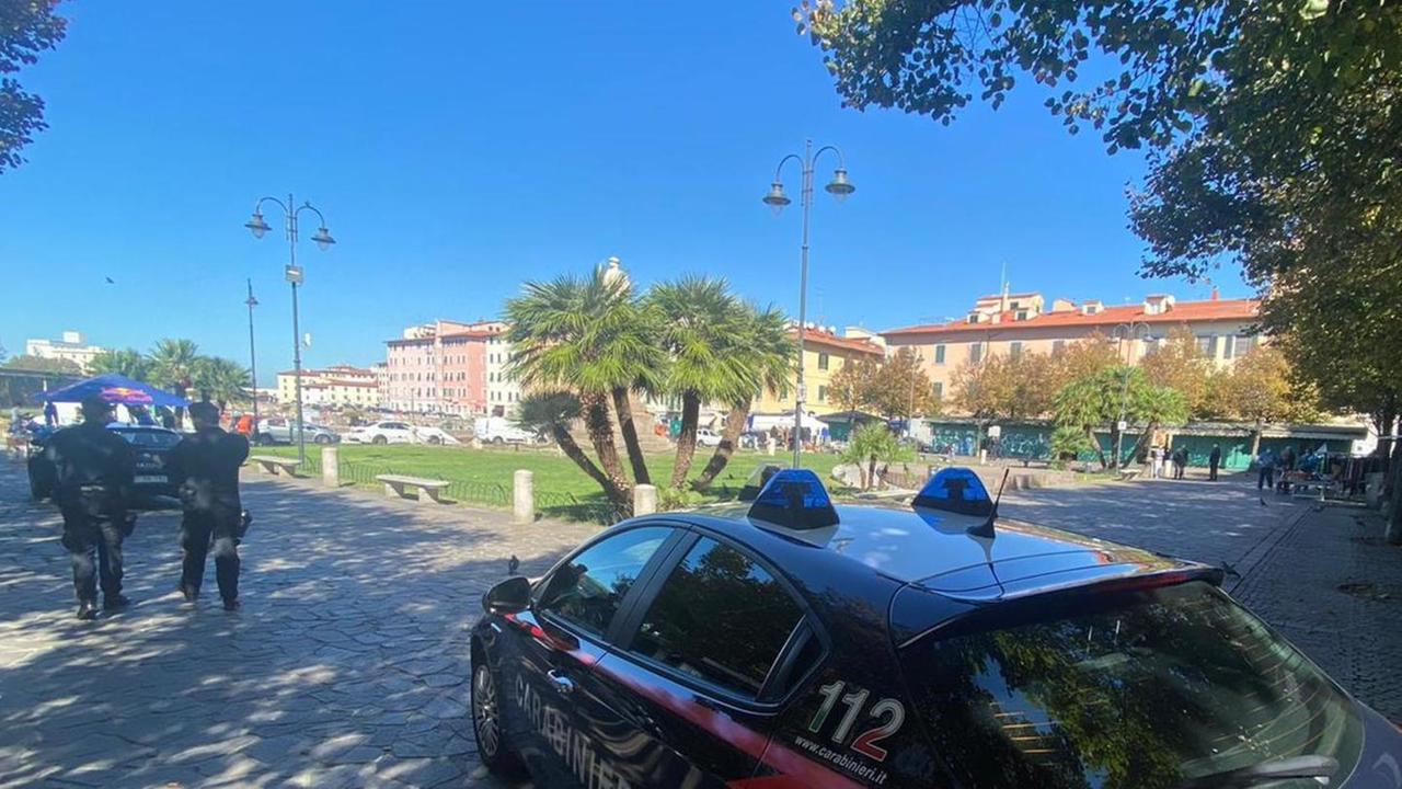 I controlli dei carabinieri in piazza Garibaldi