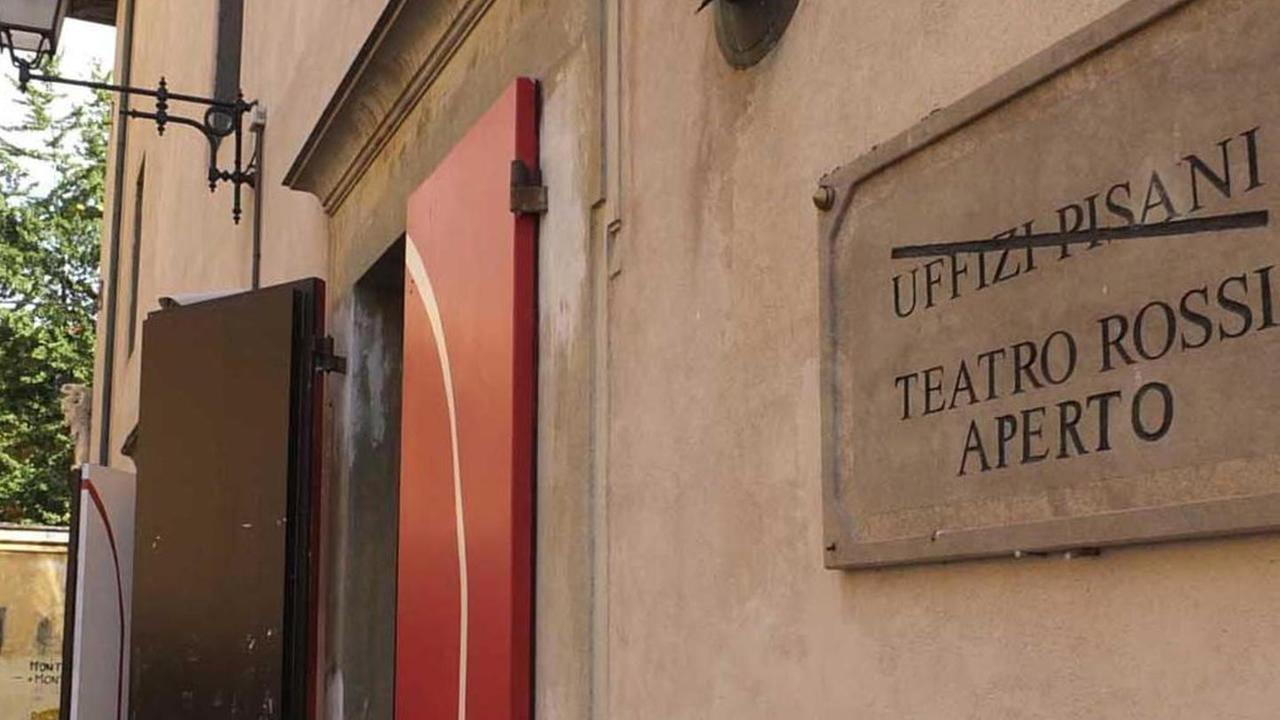 Teatro Rossi, l’associazione getta la spugna