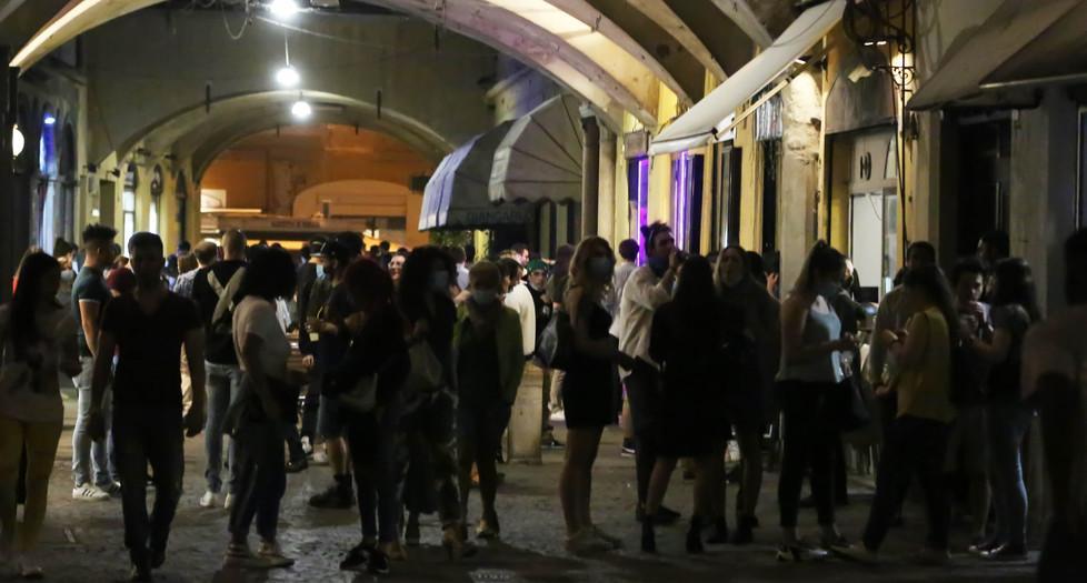 Aumentano i contagi, il direttore dell’Ausl: «Siamo pronti, ma serve senso di responsabilità» 