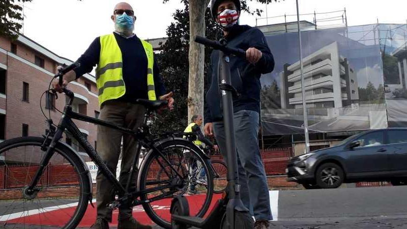 Via Ugo da Carpi a 2 corsie, restyling al polo scolastico