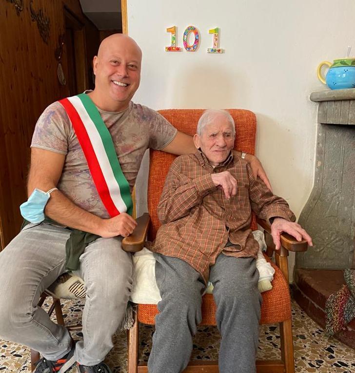 Fordongianus, festa per ziu Nonnoru che ha compiuto 101 anni