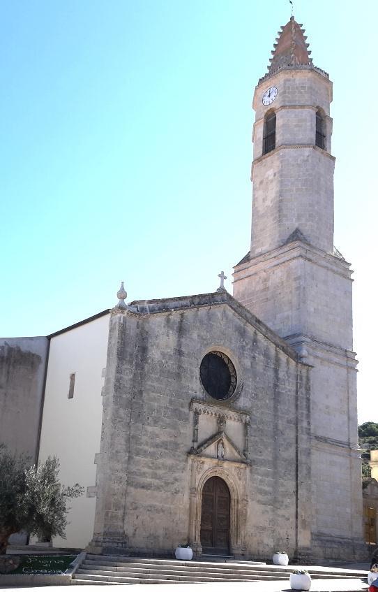 Bonorva abbraccia il nuovo parroco 