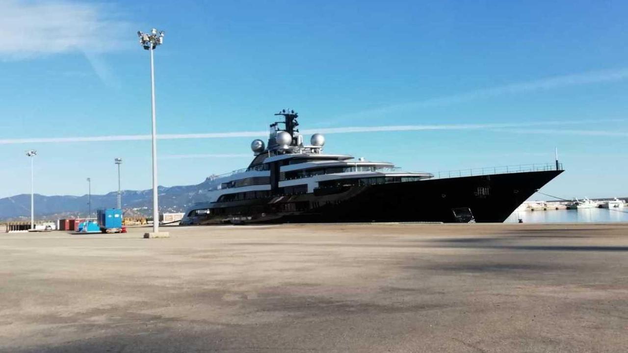 Arbatax sogna con il mega yacht 