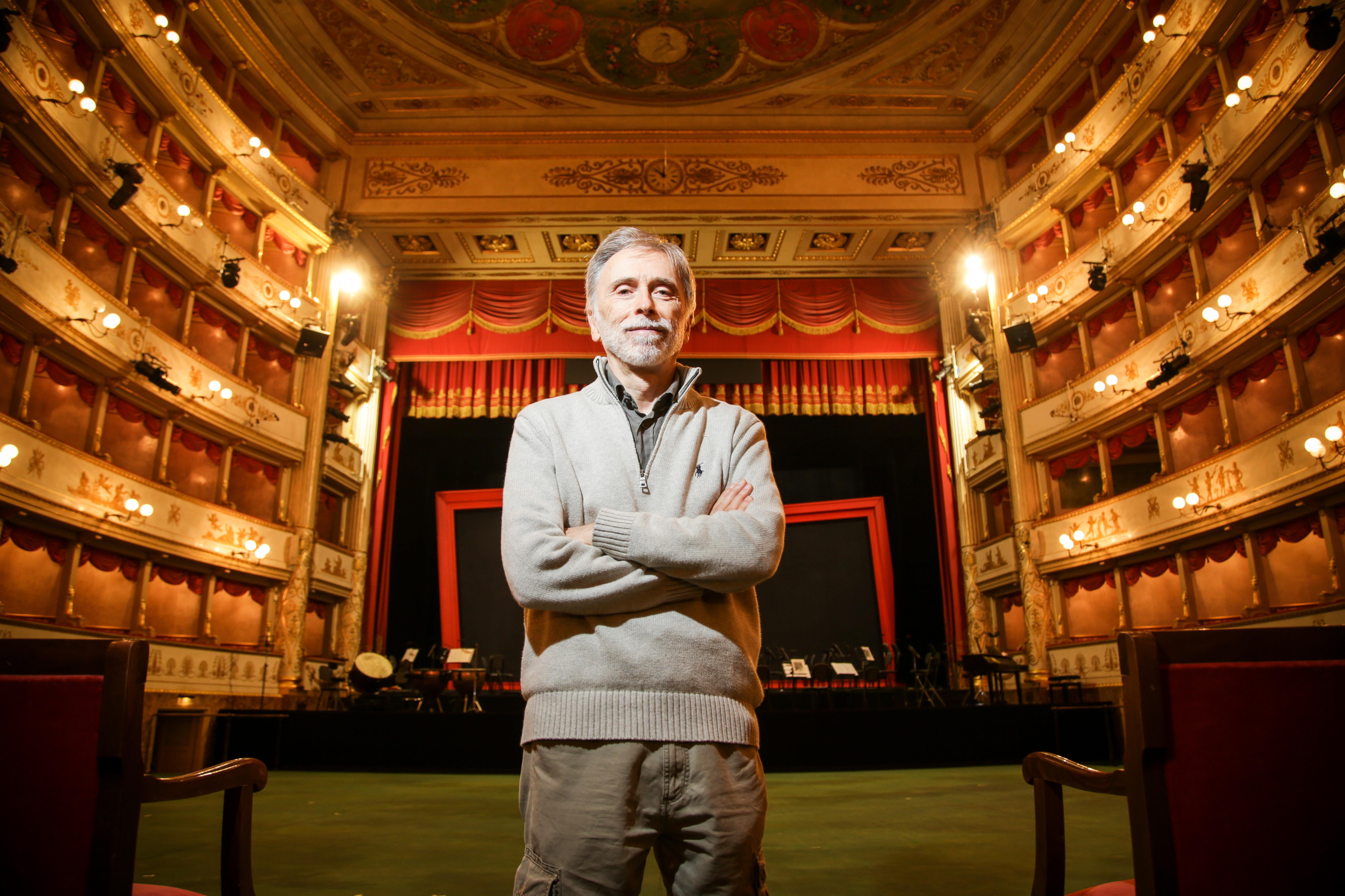 Modena, Monti: «La nostra Traviata rovescia il teatro Orchestra sul palco e i cantanti in platea» 