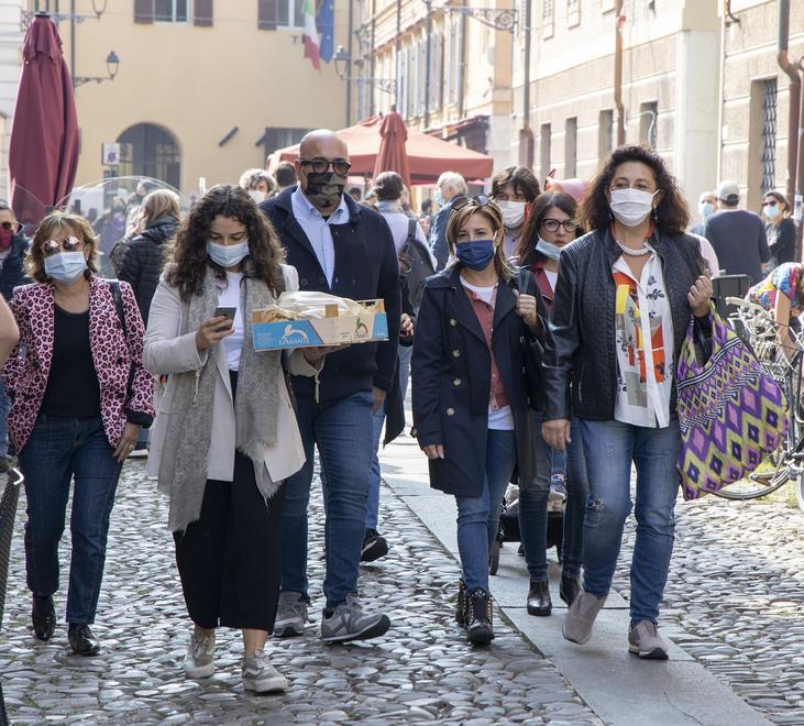 Tra i modenesi «Le mascherine? Giusta la stretta ora bisogna che tutti siano responsabili»