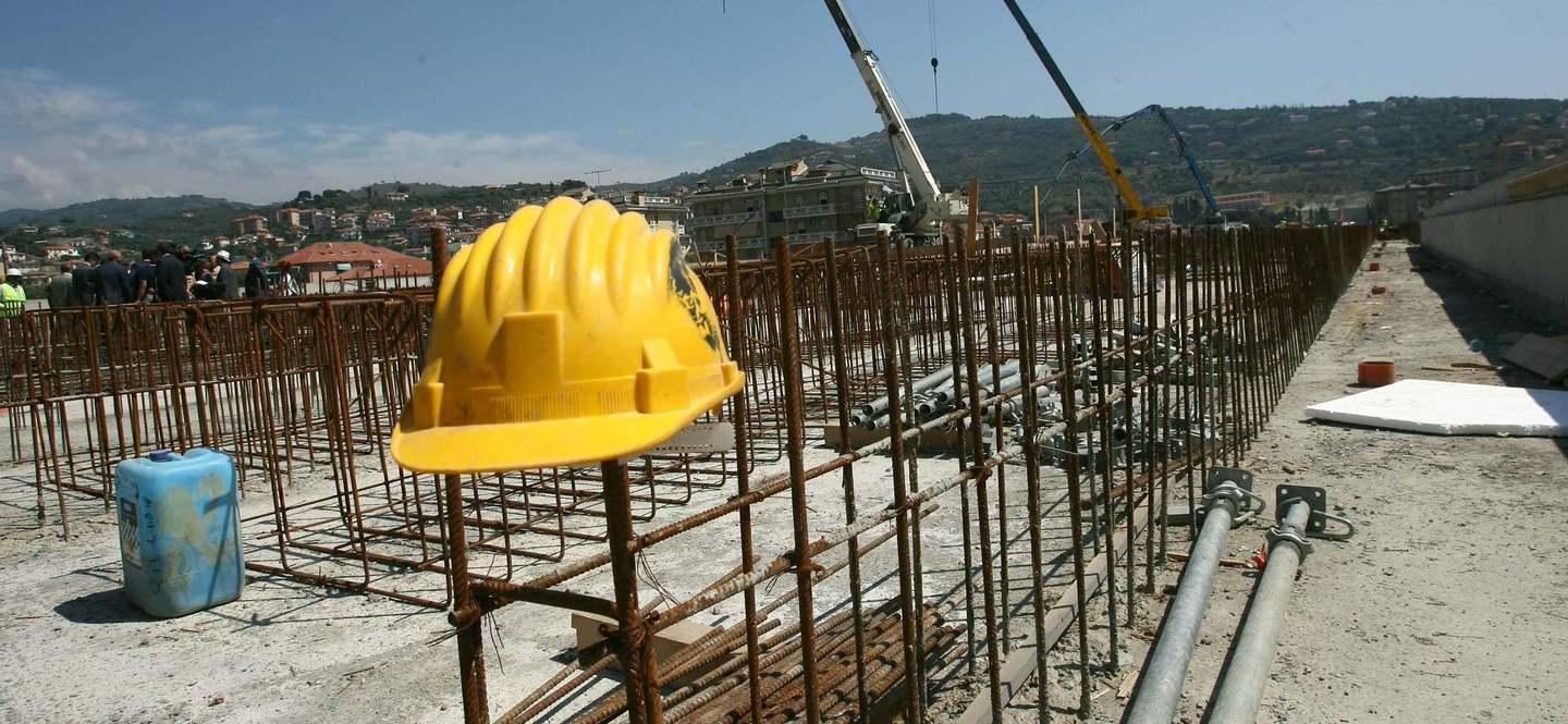 Un cantiere edile (foto d'archivio)