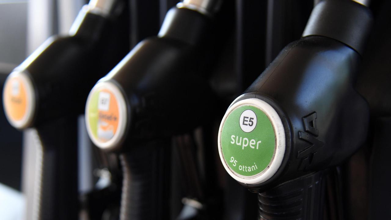Sale il prezzo del carburante ma risparmiare è possibile