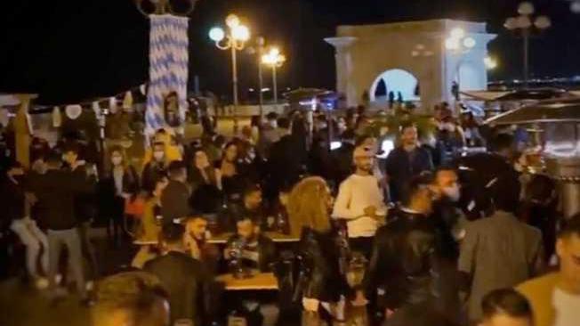 Covid: 'trenini' all'Oktoberfest a Cagliari, polemica sul web 