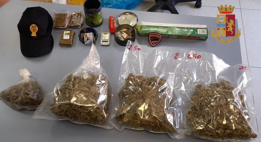 Due blitz della polizia a Cagliari: tre arresti, recuperati quasi 2 chili di droga