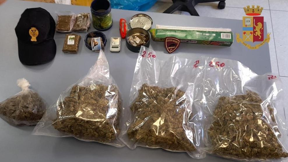 Due blitz della polizia a Cagliari: tre arresti, recuperati quasi 2 chili di droga
