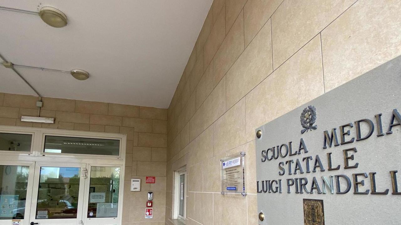 Classe decimata dai contagi Covid: un’intera scuola rimane chiusa