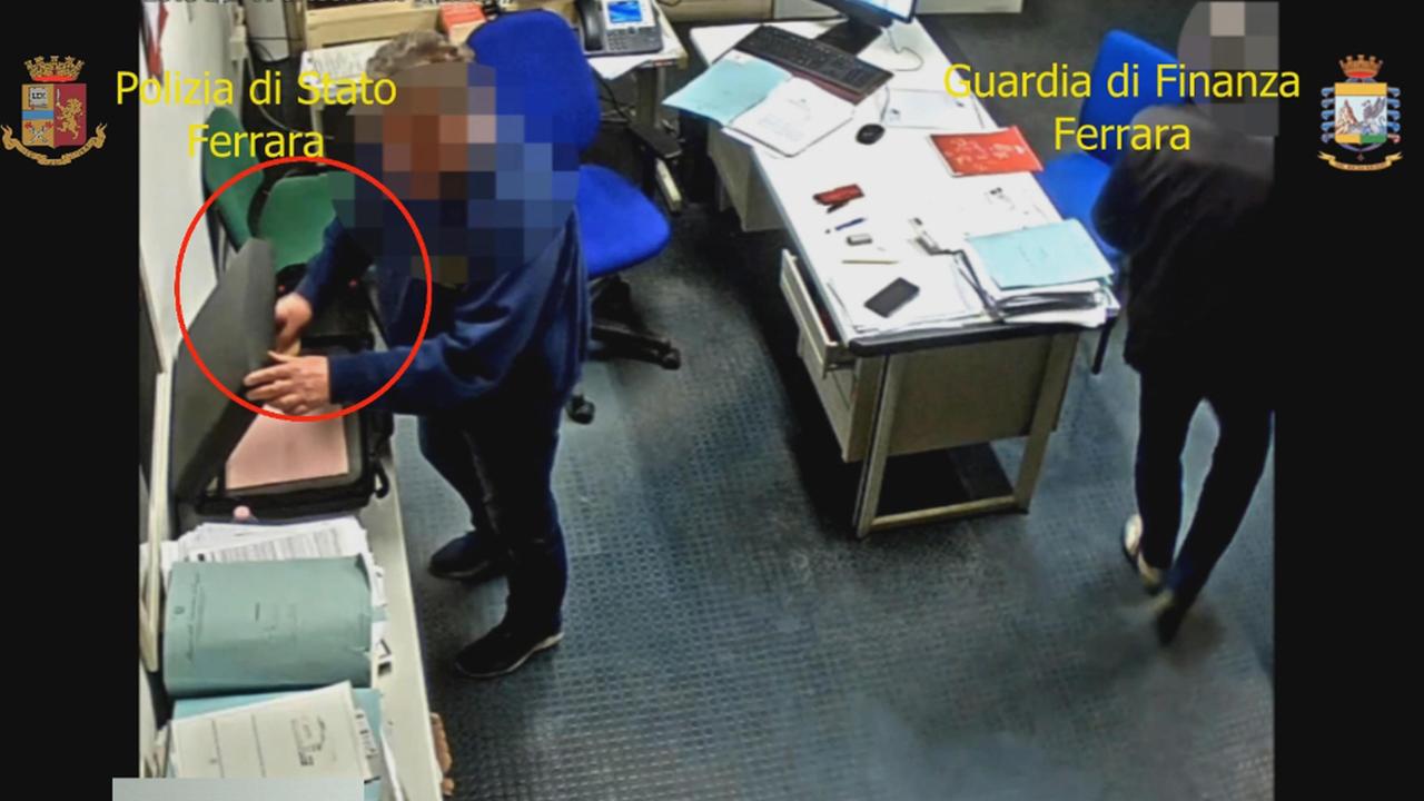 Mazzette per le revisioni dei camion: 7 arresti a Ferrara. Indagati dei reggiani