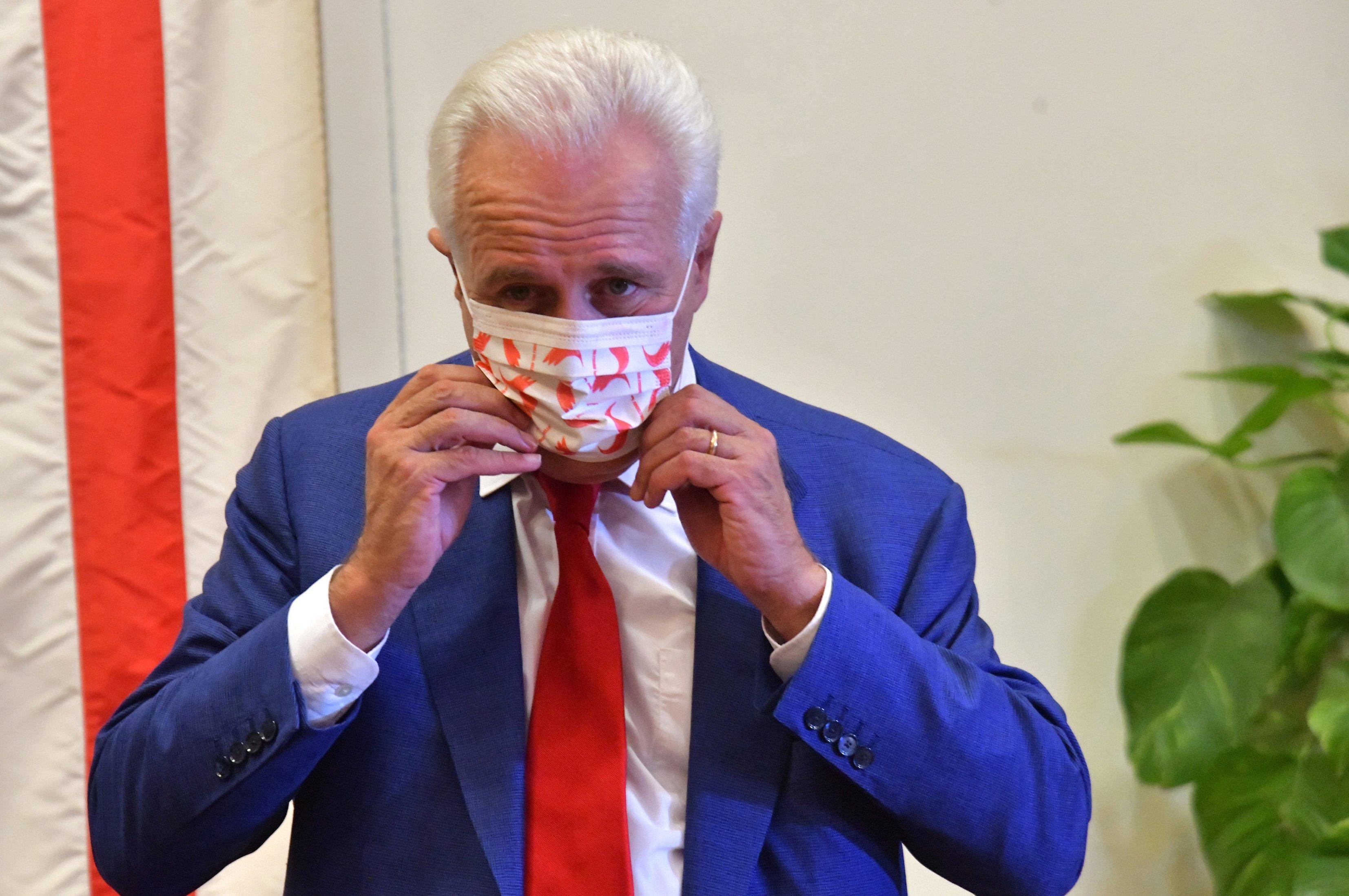 Rsa, scuole e obiettivo 17.500 tamponi al giorno: Giani firma le prime due ordinanze anti-Covid