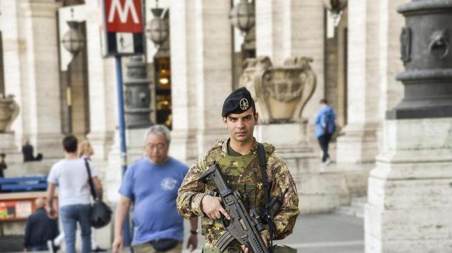 Covid: ipotesi di impiego dei militari per i controlli della movida a Roma 