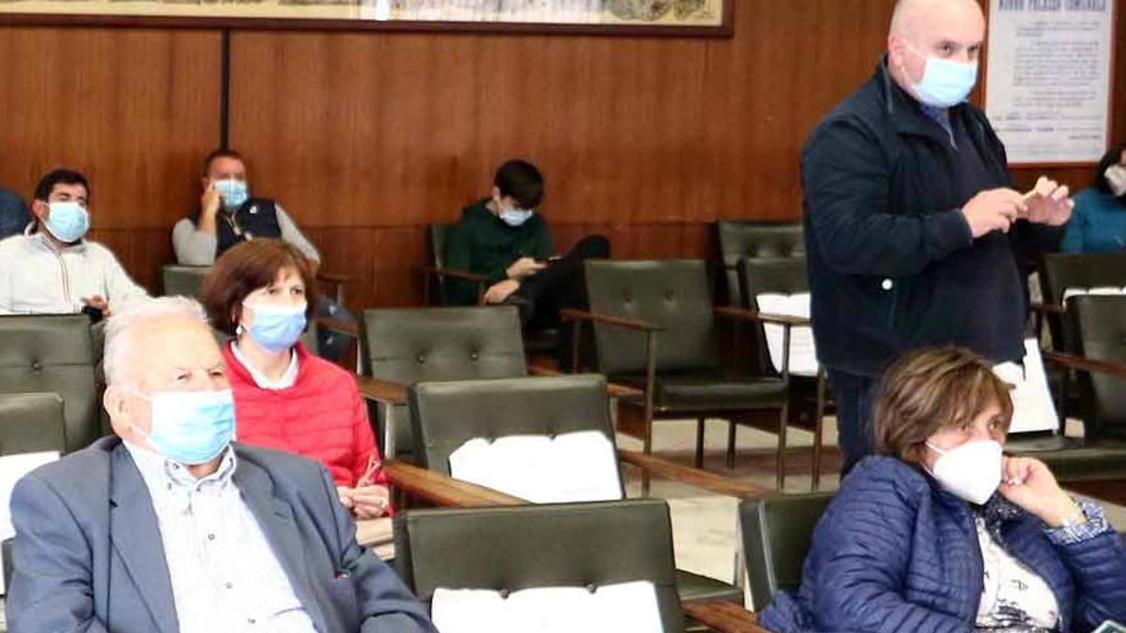 Il disegno dei bambini e il marmo bianco per ricordare chi muore sul lavoro