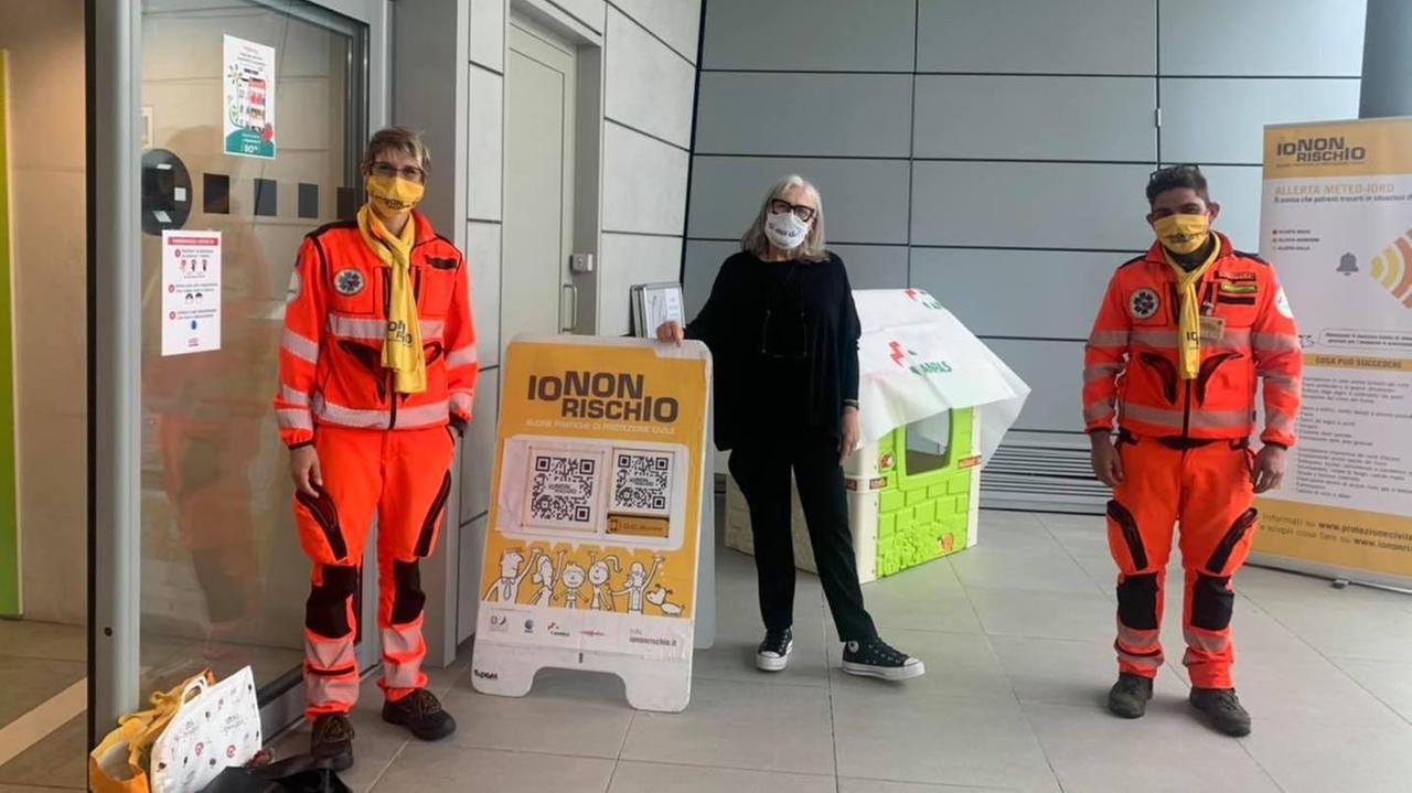 Volontari in campo per spiegare che cosa fare in caso di allerta meteo