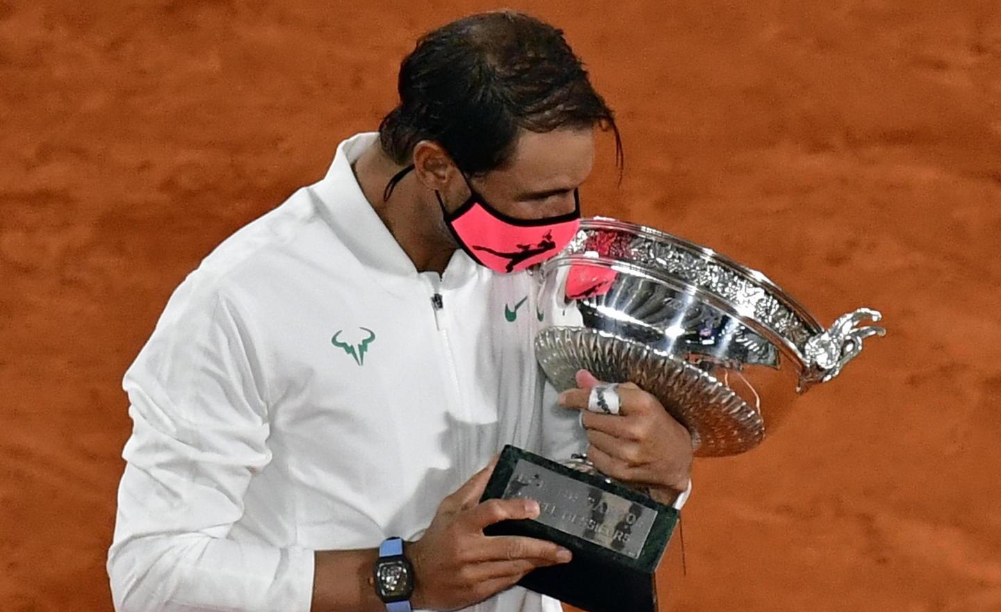 Monsieur Nadal strapazza Djokovic a Parigi