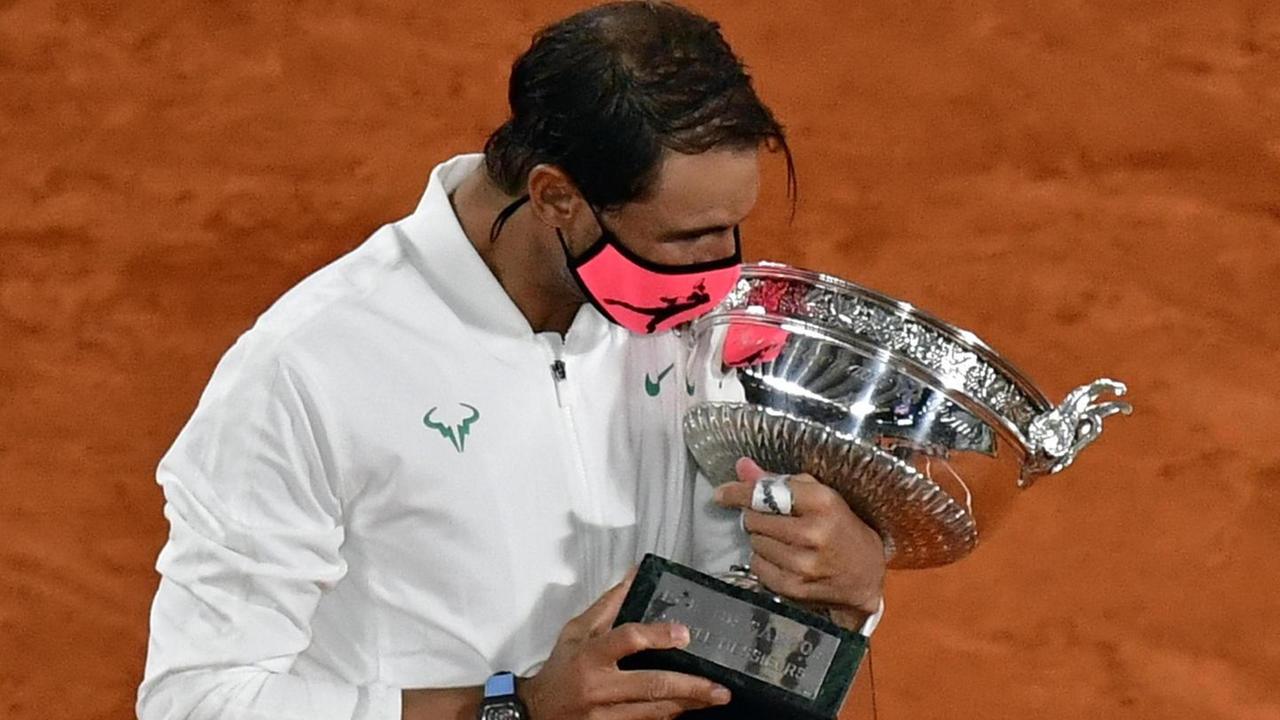 Monsieur Nadal strapazza Djokovic a Parigi