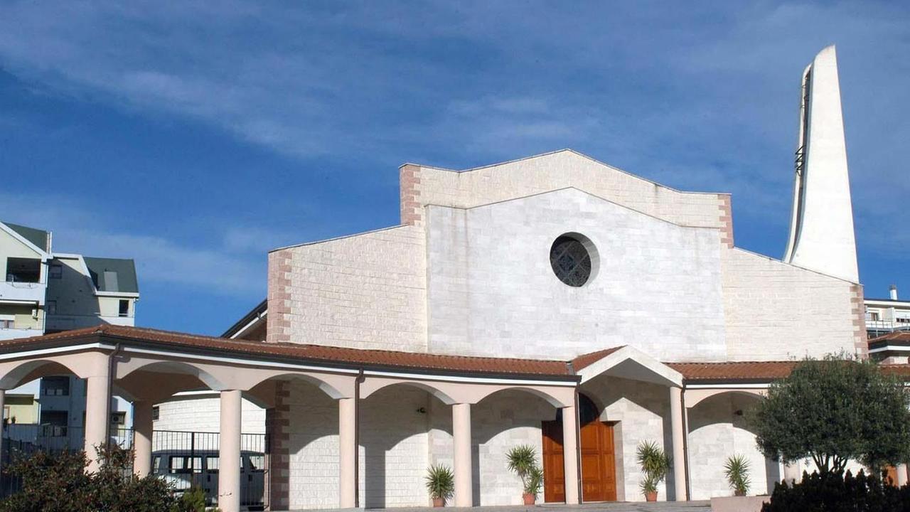 Stop alla raccolta di indumenti, alla Caritas servono coperte