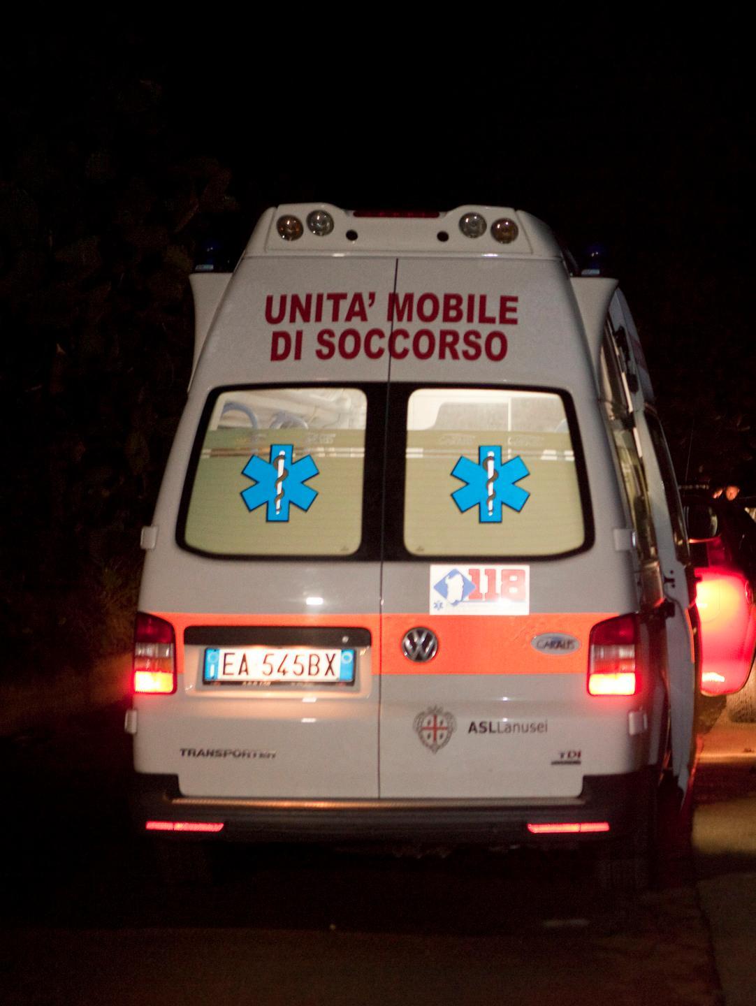Accoltellata dal figlio: tragedia sfiorata a Buggerru 