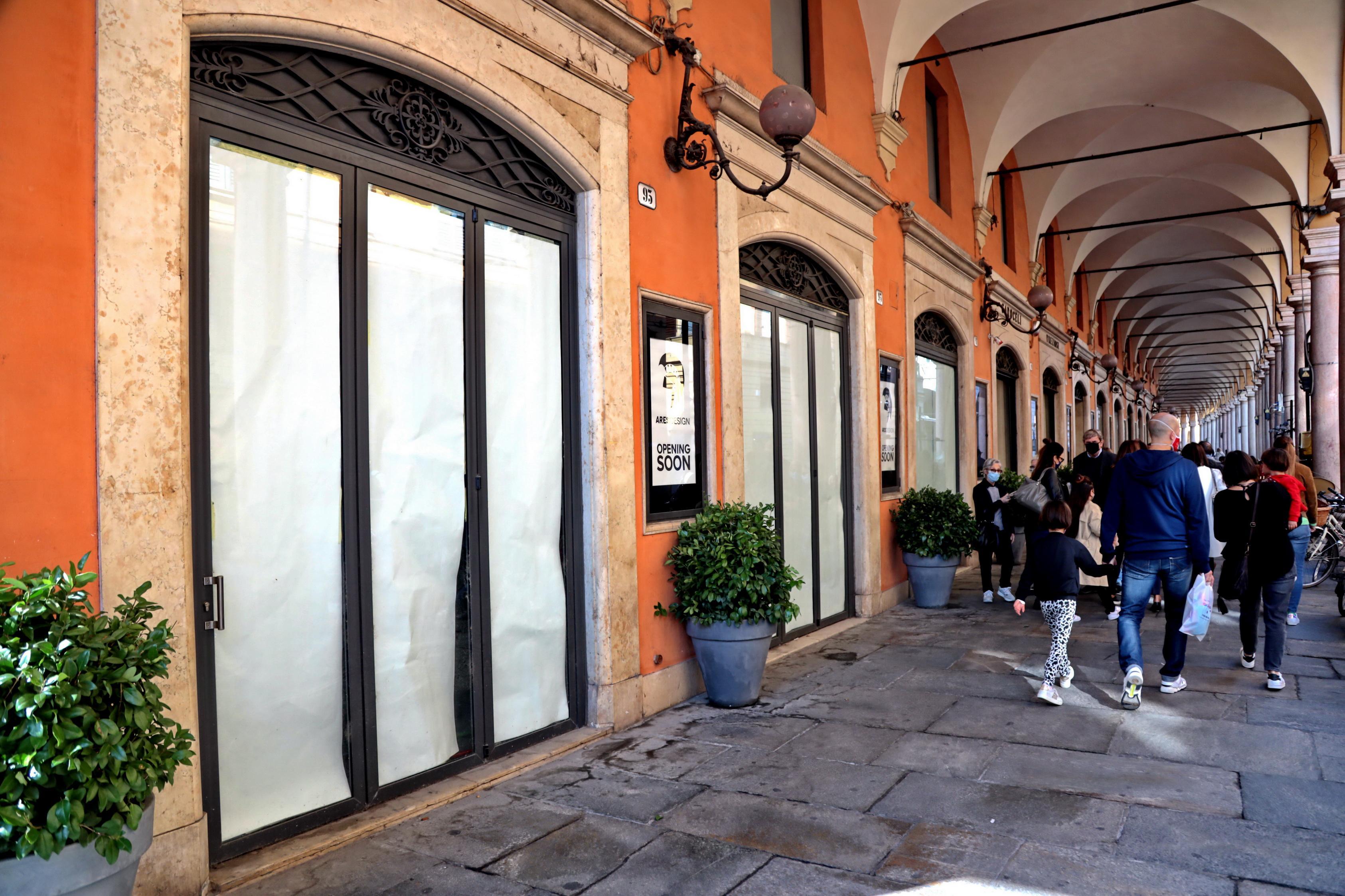 Modena Via Emilia in crisi: chiusi altri dodici negozi Tra le nuove aperture è boom di ottici 