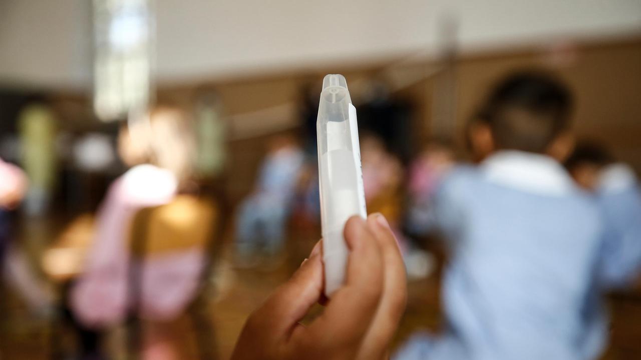 Coronavirus, in Toscana via ai test rapidi a scuola: chi li rifiuta non torna in classe