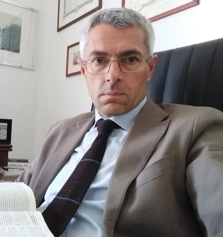 Presunti favoritismi per le case popolari: ex funzionaria si difende 