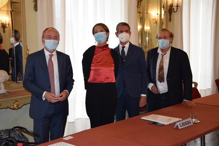 Joost Flamand, ambasciatore olandese in Italia, la console Cristina Ricci, il presidente di Confindustria nord Sardegna Giuseppe Ruggiu e il responsabile relazioni esterne dell'ambasciata Aart Heering