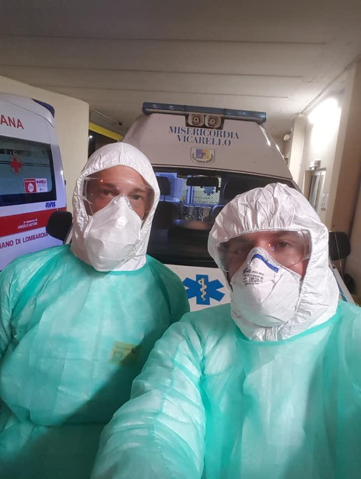 Volontari della Misericordia di Vicarello durante un servizio "Charlie Victor" in Lombardia (foto d'archivio)