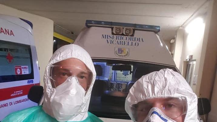 Volontari della Misericordia di Vicarello durante un servizio "Charlie Victor" in Lombardia (foto d'archivio)