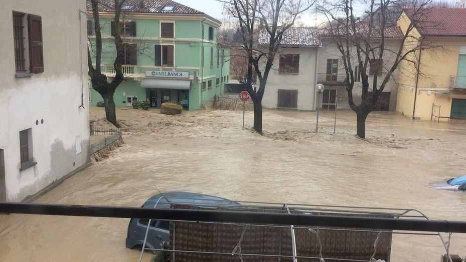 Il centro di Lentigione invaso dalle acque del torrente Enza la mattina del 12 dicembre 2017