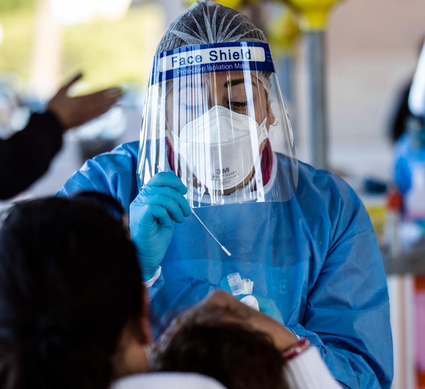 Madre versiliese racconta: «Prigioniero della burocrazia del virus, mio figlio non è ancora andato a scuola» 
