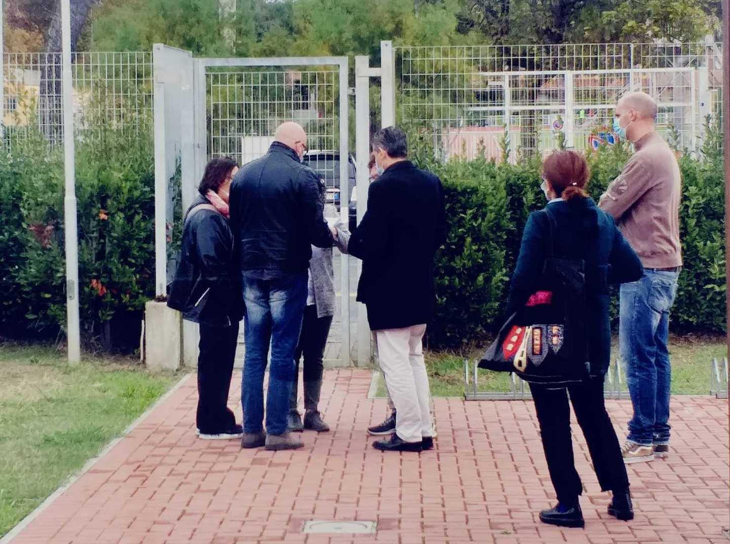 Ex abbonati, nonni e appassionati «Diteci quando potremo nuotare»