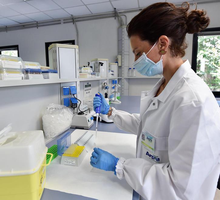Il virus ne contagia altri 25 e 4 finiscono all’ospedale 