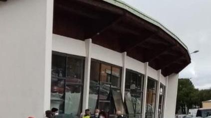 Tribunale, in fila per sottoporsi al tampone