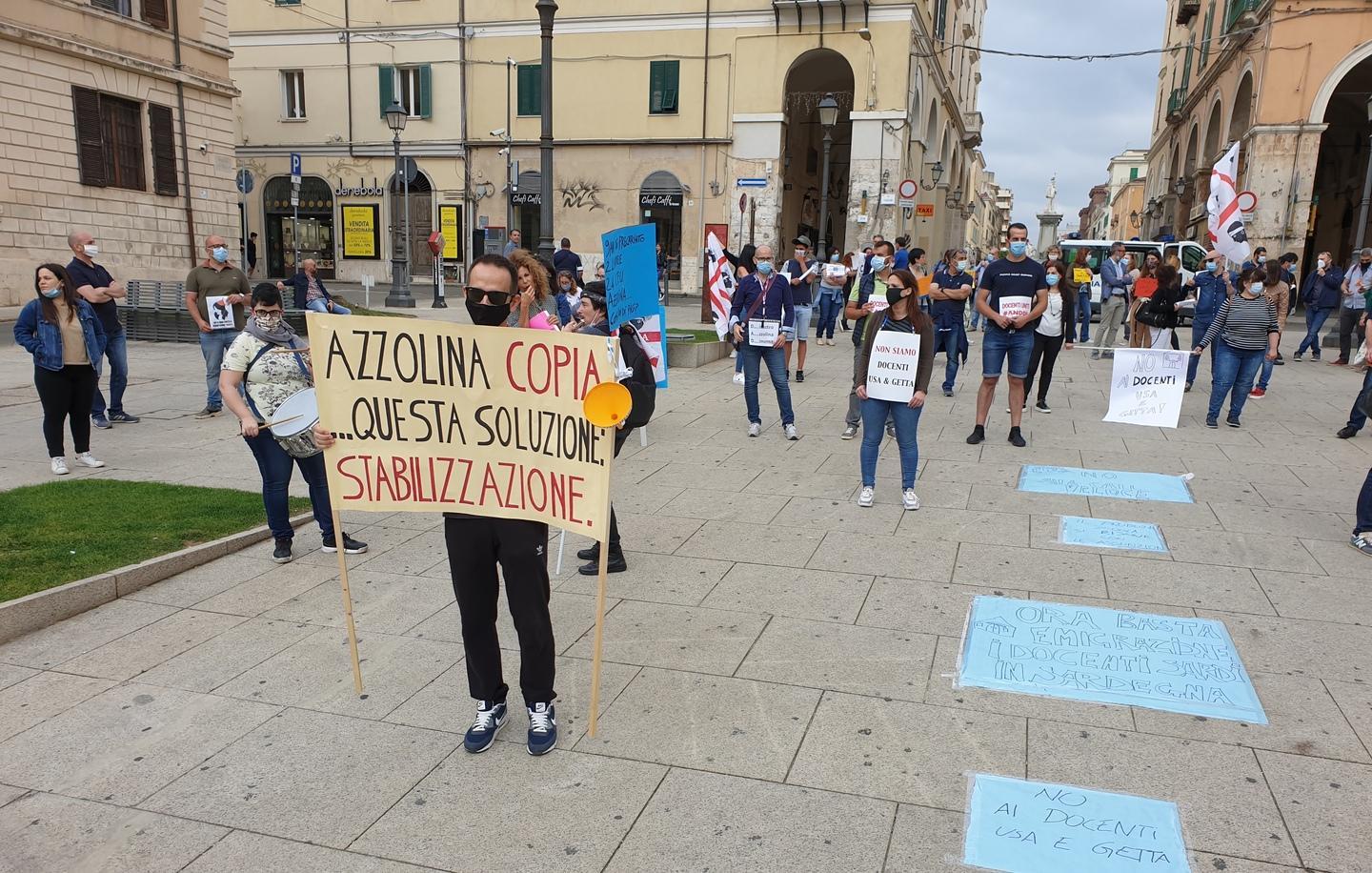 Caos scuola, sit in di sindacati e precari 